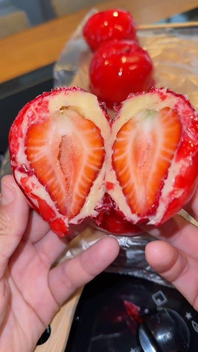 Morangos do amor em uma embalagem para delivery